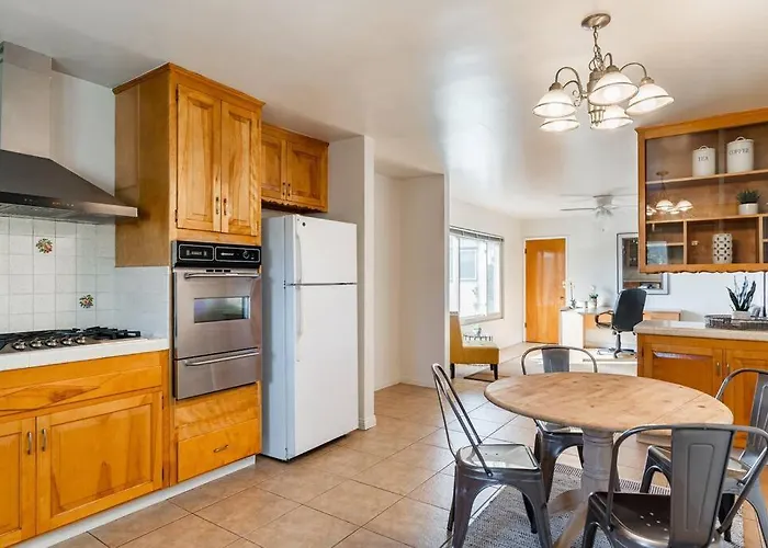 Casa Flora -2Br- Free Parking In Little Italy!