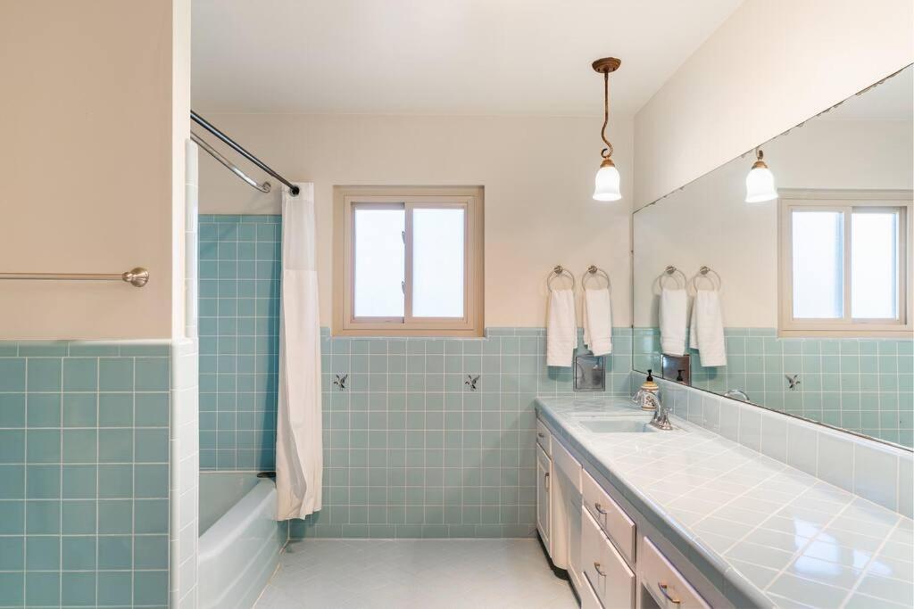Casa Flora -2br- Free Parking In Little Italy! Apartamento *
