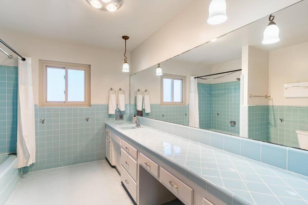 Casa Flora -2br- Free Parking In Little Italy! Apartamento *